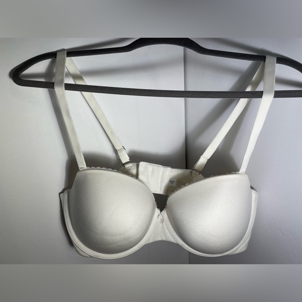 Torrid Curve Body - T-Shirt Smooth Straight Back Bra - White /Ivory 42C - EUC